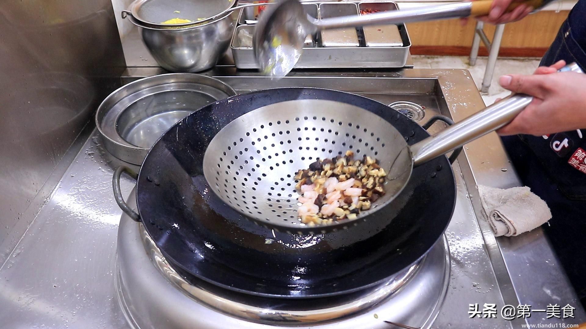 普通蛋炒飯的做法簡單步驟（怎樣做蛋炒飯最好吃）(圖5)